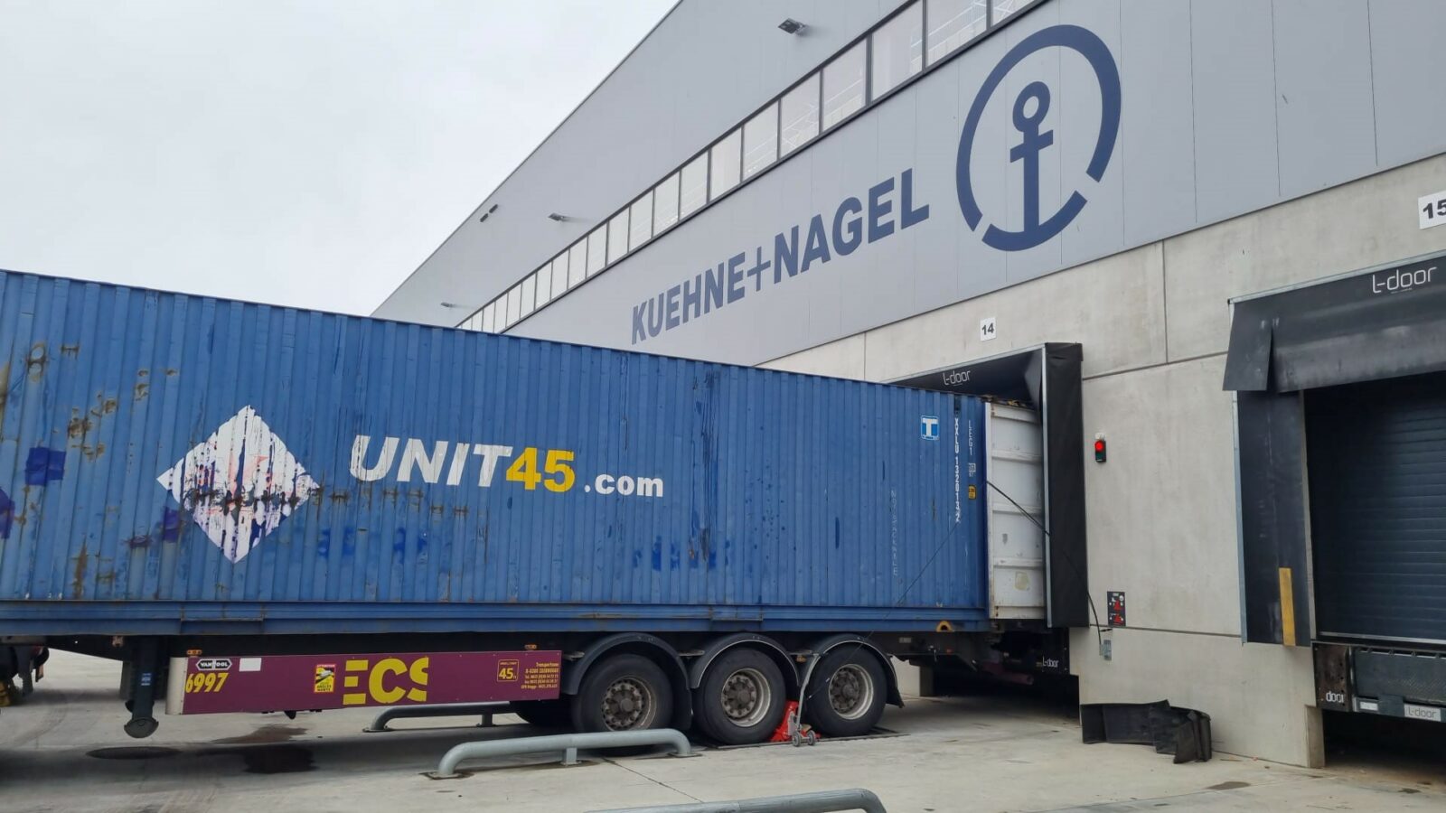Logistics site KUEHNE+NAGEL Tessenderlo equipped with truck locks POWERCHOCK